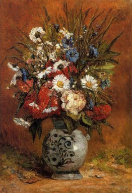 Gänseblümchen und Pfingstrosen in blauer Vase