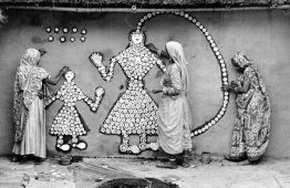 Frauen, die eine Samha Devi Bild, Haryana