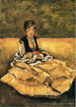 Frau auf dem Rasen sitzend