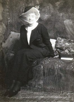 Thilda H. - Die Verschleierte Dame
