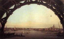 London durch einen Bogen von Westminster Bridge gesehen