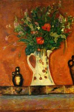 Blumen auf einem Kaminsims