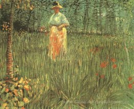 Eine Frau, die im Garten