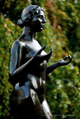 Nymph (zentrale Figur für die drei Nymphen)