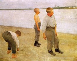 Jungen Werfen Pebbles in den Fluss