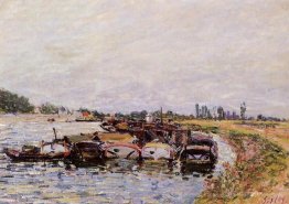 Barge Garage in Saint Mammes