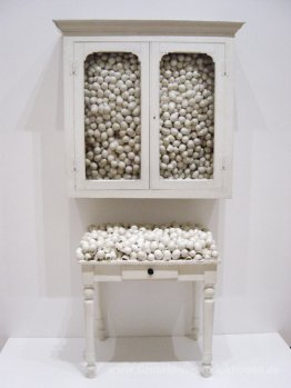Weiß Kabinett und White Table