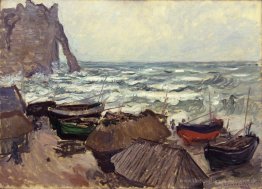 Fischerboote am Strand von Etretat