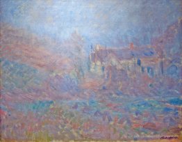Häuser in Falaise im Nebel