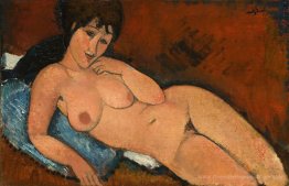 Nackt auf einem blauen Kissen