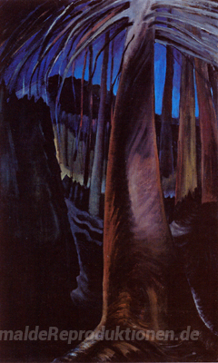Alte Bäume in der Abenddämmerung
