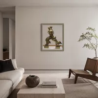 Sculptor Jingoro mit Statuen umgeben — Minimalistische Galerie