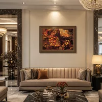 Frauen-Holding-Tray — Boutiquehotel