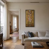 Mädchen im Profil — Pariser Wohnung
