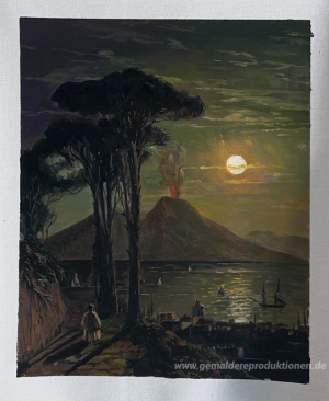 Die Bucht von Neapel im mondhellen Nacht. Vesuvius